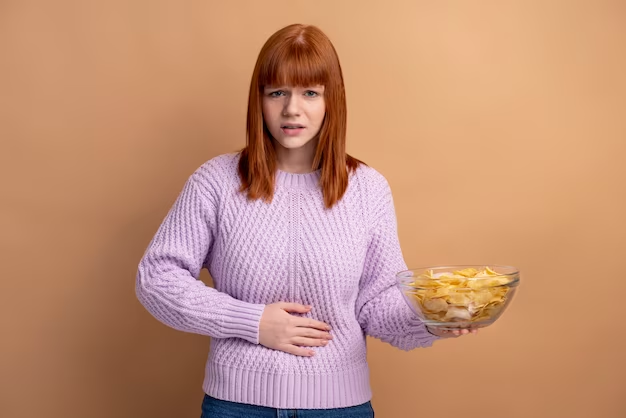 Причины рвоты непереваренной пищи у взрослых: симптомы и лечение